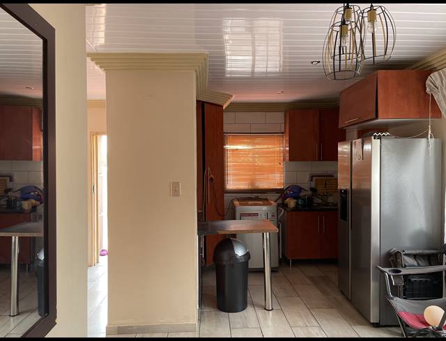 3 BEDROOM FREEHOLD FOR SALE IN ROSSLYN